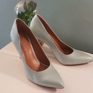 STUNNING GREEN HEELS